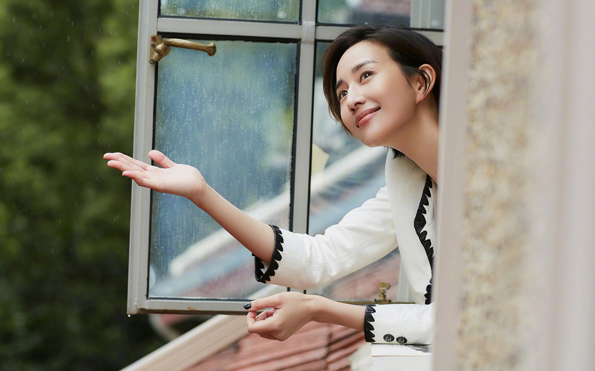 英超冲刺激烈:冠军悬念逐步拉开!,英超逆袭夺冠